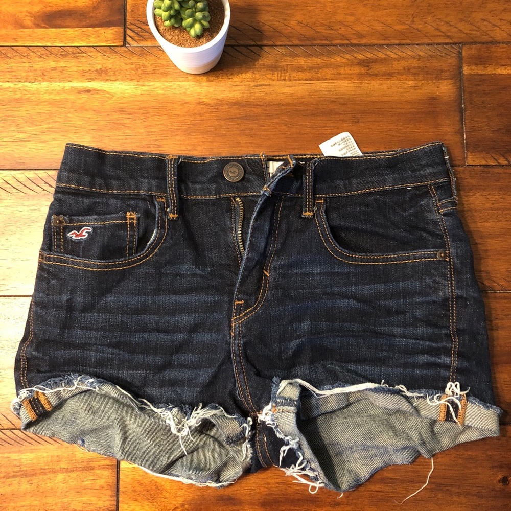 Dark wash denim shorts 💙